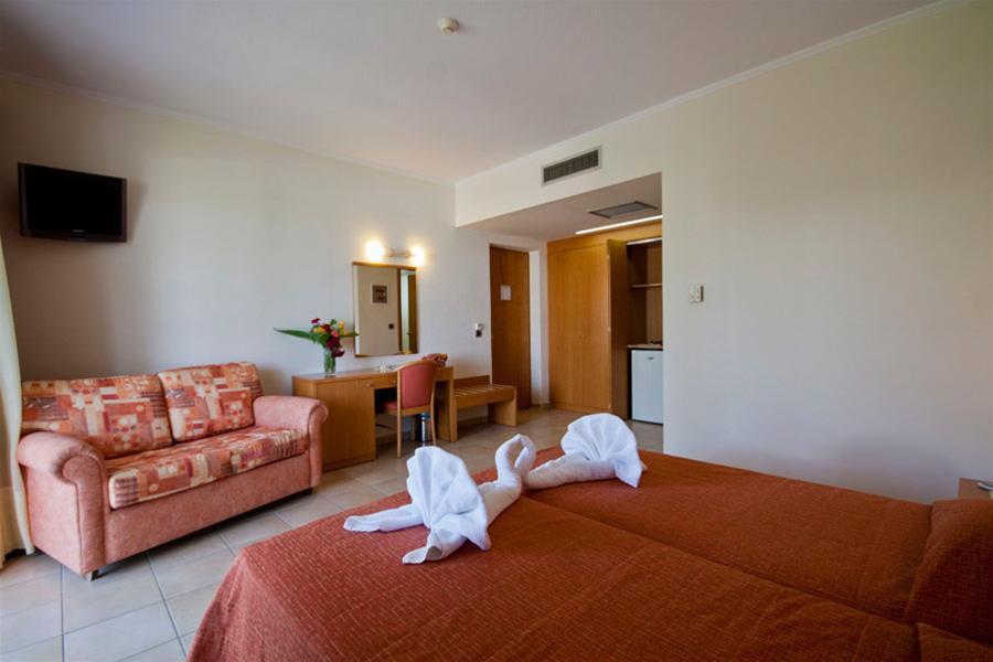 Tigaki Beach Hotel ภายนอก รูปภาพ